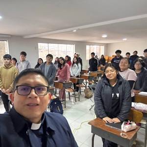 In unserer Partnergemeinde San Juan in Lima haben die Kurse für Jugendliche begonnen.
